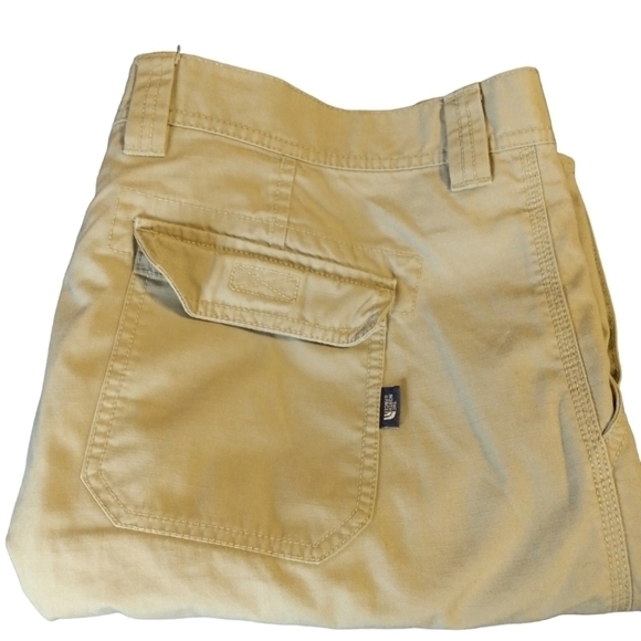 The North Face Khaki Cargo Shorts men's Size 40 Regular - Picture 3 of 9
